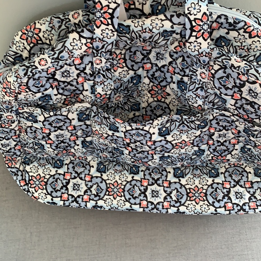 NWT vera bradley grand traveler libson medallion - Picture 10 of 13